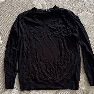 Uniqlo black XL vneck